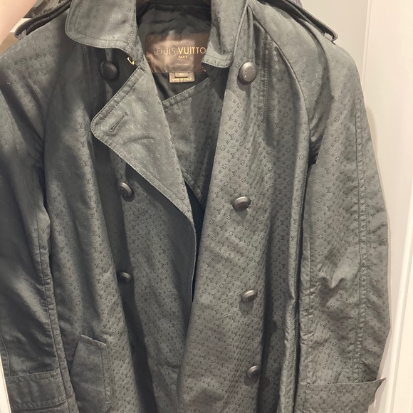 Louis Vuitton logo trench - Picture 6 of 6